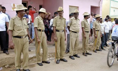'ಎಸ್ಮಾ' ಎಂಬ ಚಾಪೆ ಕೆಳಗೆ ಮೌನ ಪ್ರತಿಭಟನೆಯ ರಂಗೋಲಿ: ಹೊಸ ತಿರುವು ಪಡೆದುಕೊಳ್ಳುತ್ತಾ ಪೊಲೀಸರ ಚಳವಳಿ?