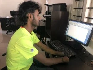 ಕಂಪ್ಯೂಟರ್ ಆಪರೇಟ್ ಮಾಡುತ್ತಿರುವ ಹನುಮಂತ