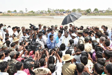 ಬರ ಪರಿಹಾರಕ್ಕೆ ಅಧಿಕಾರಿಗಳಿಗೆ ಸೂಚನೆ, ನೆರವಿಗಾಗಿ ದಿಲ್ಲಿಗೆ ನಿಯೋಗ: ಸಿಎಂ