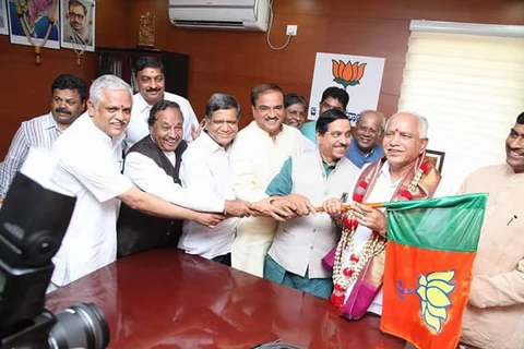 'ಝಂಡಾ' ಕೈಗೆತ್ತಿಕೊಂಡ ಬಿಎಸ್ವೈ: ಒಗ್ಗಟ್ಟಿನ ಮಂತ್ರಕ್ಕೆ ಸಾಕ್ಷಿಯಾದ ಅರಮನೆ ಮೈದಾನ