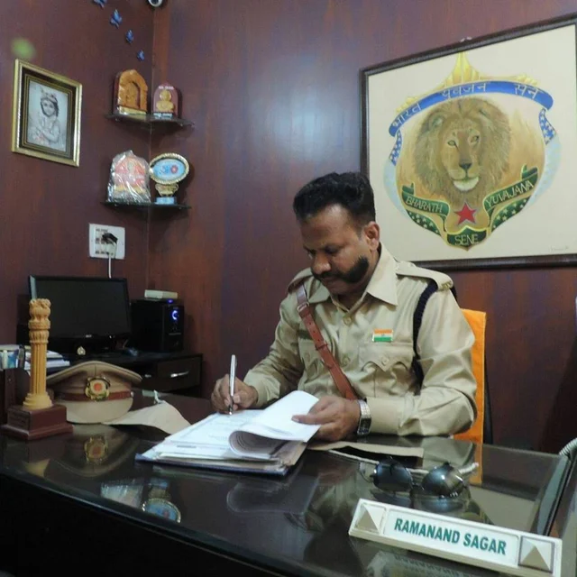 ರಮಾನಂದ ಸಾಗರ್ ಕಚೇರಿಯಲ್ಲಿ