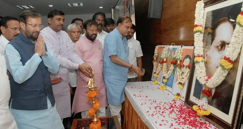 ಬಿಜೆಪಿ ಕಚೇರಿಯಲ್ಲಿ ಅಂಬೇಡ್ಕರ್ ಭಾವಚಿತ್ರಕ್ಕೆ ನಮನ ಸಲ್ಲಿಸಲಾಯಿತು