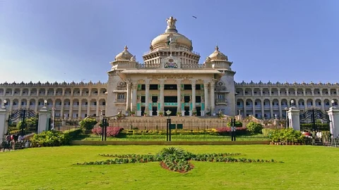 ಶಕ್ತಿ ಸೌಧ ಬಿಟ್ಟು ಅಖಾಡಕ್ಕಿಳದ ಜನಪ್ರತಿನಿಧಿಗಳು: ವಿಧಾನಸೌಧ ಖಾಲಿ ಖಾಲಿ