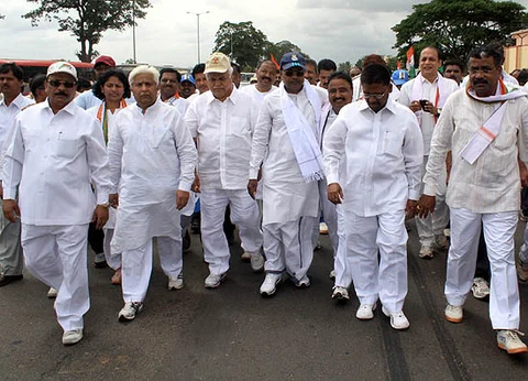 ಅವರು ಕೊಟ್ಟ ಮಾತು ಮರೆತರು: ಅಕ್ರಮ ಗಣಿ ಧಣಿಗಳಿಗೆ ರತ್ನಗಂಬಳಿ ಹಾಸಿದರು!