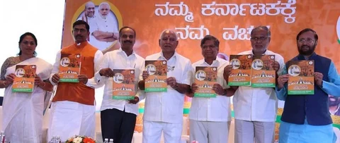 ಬಿಜೆಪಿ ಚುನಾವಣಾ ಪ್ರಣಾಳಿಕೆಯ ಜತೆ ನಾಯಕರು. 