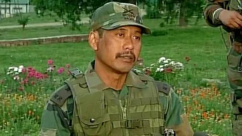 ‘ಮಾನವ ಗುರಾಣಿ’ ಕುಖ್ಯಾತಿಯ ಮೇಜರ್ ಬಂಧನ: ಸ್ಥಳೀಯ ಯುವತಿ ಜತೆ ಸಿಕ್ಕಿಬಿದ್ದ ಆರ್ಮಿ ಆಫೀಸರ್