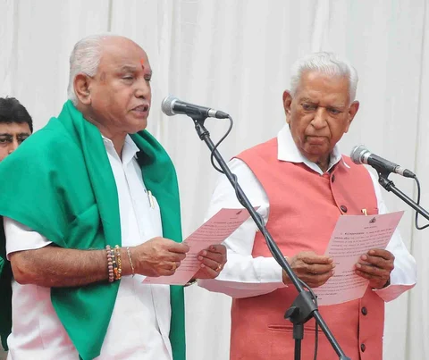 ಮೂರನೇ ಬಾರಿಗೆ ಕರ್ನಾಟಕದ ಮುಖ್ಯಮಂತ್ರಿಯಾಗಿ ಪ್ರಮಾಣ ವಚನ ಸ್ವೀಕರಿಸಿದ ಬಿಎಸ್ವೈ ಹಾಗೂ ಪ್ರಮಾಣ ವಚನ ಬೋಧಿಸಿದ ರಾಜ್ಯಪಾಲ ವಾಜೂಬಾಯಿ ವಾಲಾ. 
