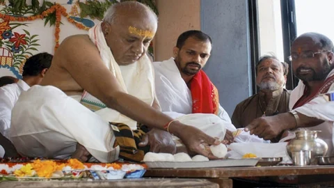 ‘ದೊಡ್ಡಗೌಡರ ದೈವಭಕ್ತಿ’: ಕುಮಾರಸ್ವಾಮಿ ಪತ್ರಿಕಾಗೋಷ್ಠಿಯಲ್ಲಿ ರೇವಣ್ಣ ಸಂಖ್ಯಾಶಾಸ್ತ್ರ!