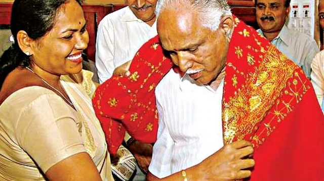 ಶೋಭ ಕರಂದ್ಲಾಜೆ ಹಾಗೂ ಯಡಿಯೂರಪ್ಪ. ಈ ಚಿತ್ರಕ್ಕೆ ಅಡಿ ಬರಹದ ಅಗತ್ಯವಿಲ್ಲ. 
