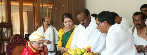ಎಚ್ಡಿಕೆ ಟೆಂಪಲ್ ರನ್: ಸಾರ್ವಜನಿಕವಾಗಿ ವಿಜೃಂಭಿಸುತ್ತಿರುವ ವೈಯಕ್ತಿಕ ನಂಬಿಕೆಗಳು!