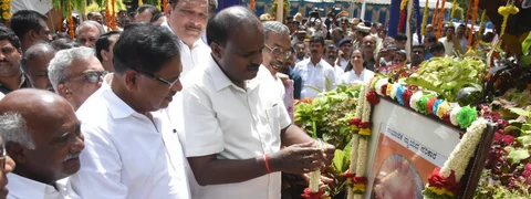 ಇನ್ನೆರಡು ಗಂಟೆಗಳಲ್ಲಿ ‘ವಾಸ್ತು ಪ್ರಕಾರ’ ಸಮ್ಮಿಶ್ರ ಸಂಪುಟ: ಕೊನೆಯ ಕ್ಷಣದ ನಿರೀಕ್ಷಿತ ಪಟ್ಟಿ