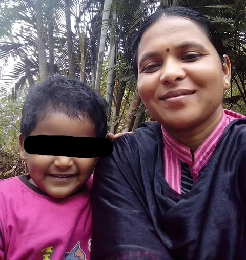 ಮಗನ ಜತೆ ಪದ್ಮನಾಭ್ ಪತ್ನಿ ರೇಣುಕಾ. 
