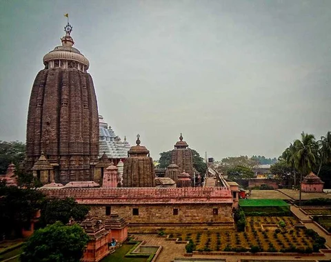 ಒರಿಸ್ಸಾದ ಪುರಿ ಜಗನ್ನಾಥ ದೇಗುಲದ ಚಿತ್ರ. 