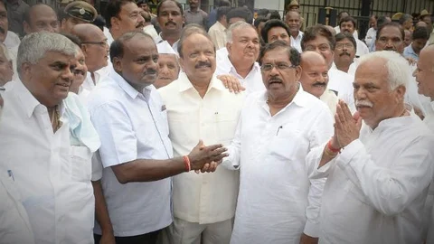 ಕಾಂಗ್ರೆಸ್ ‘ಬೇಷರತ್’ ಬೆಂಬಲ: ಇನ್ನೂ ರಚನೆಯಾಗಿಲ್ಲ ಪೂರ್ಣಾವಧಿ ಸರಕಾರ!