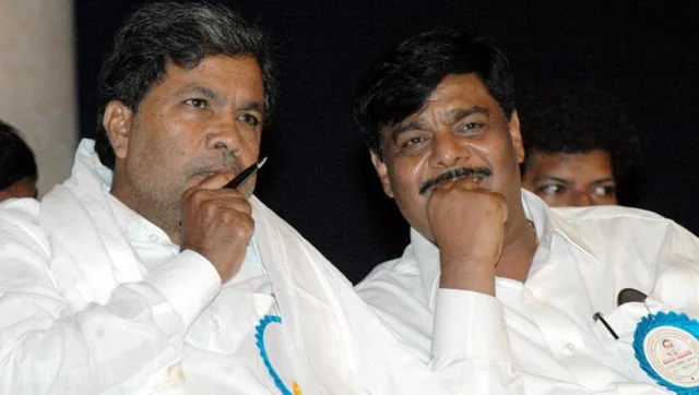ಮಾಜಿ ಸಿಎಂ ಸಿದ್ದರಾಮಯ್ಯ ಹಾಗೂ ಡಾ. ಎಚ್. ಸಿ. ಮಹದೇವಪ್ಪ. 