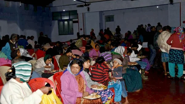 ನಿರಾಶ್ರಿತರ ಶಿಬಿರಗಳಲ್ಲಿರುವ ಸಂತ್ರಸ್ತರು