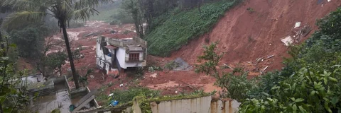 ಮಳೆಗೆ ಬೆಂಡಾದ ಕೊಡಗು: ಸಂಪರ್ಕ ಕಡಿತ, ಆತಂಕದಲ್ಲಿ ಜನ, ಸೃಷ್ಟಿಯಾದ ಭಯಾನಕ ವಾತಾವರಣ