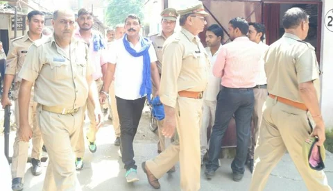 ಬಂಧನದ ಸಂದರ್ಭದಲ್ಲಿ ಚಂದ್ರಶೇಖರ್ ಅಜಾದ್. 
