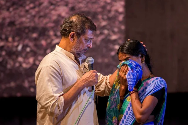ಆತ್ಮಹತ್ಯೆ ಮಾಡಿಕೊಂಡ ರೈತರ ಪತ್ನಿಯರಿಗೆ ಸಹಾಯಧನ ವಿತರಣೆ ಕಾರ್ಯಕ್ರಮದಲ್ಲಿ ನಾನಾ ಪಾಟೇಕರ್