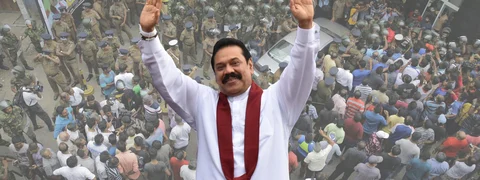 ಅಧ್ಯಕ್ಷರ ಹತ್ಯೆ ಯತ್ನ, ಪ್ರಧಾನಿ ವಜಾ ಮತ್ತು ಅರಾಜಕ ಶ್ರೀಲಂಕಾದಲ್ಲಿ ಮಹಿಂದಾ ರಾಜಪಕ್ಷೆ ನೂತನ ಪಿಎಂ!