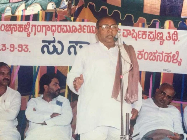 ಆ ಕಡೆ ಸಿದ್ದರಾಮಯ್ಯ ಈ ಕಡೆ ದೇವೇಗೌಡರು...