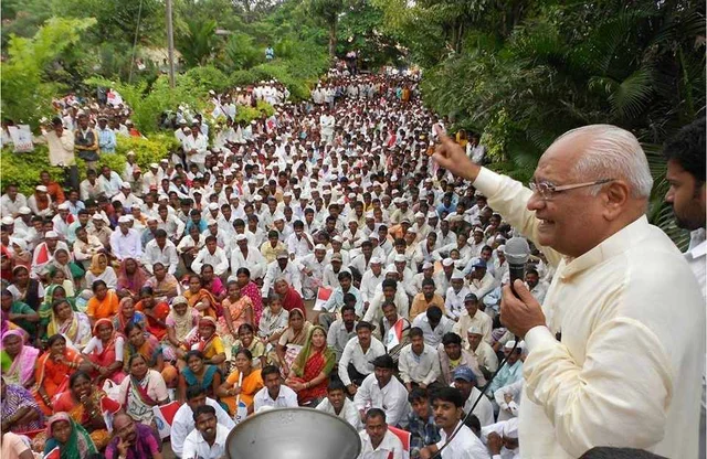 ಮಹಾರಾಷ್ಟ್ರದ ಸಭೆಯೊಂದರಲ್ಲಿ ಮಾತನಾಡುತ್ತಿರುವ ಕೋಲ್ಸೆ ಪಾಟೀಲ್