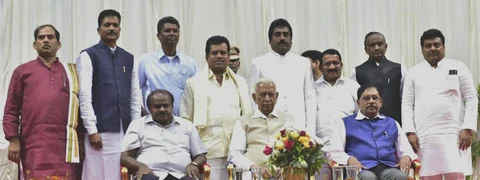 ಬುದ್ಧ, ಬಸವ, ಅಂಬೇಡ್ಕರ್, ದೇವರ ಹೆಸರಿನಲ್ಲಿ 8 ಮಂದಿ ಸಚಿವರ ಪ್ರಮಾಣ ವಚನ