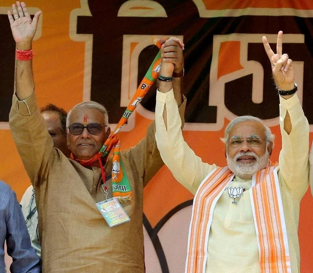 2014ರ ಲೋಕಸಭೆ ಚುನಾವಣೆಯ ಪ್ರಚಾರ ಸಭೆಯೊಂದರಲ್ಲಿ ಯಶವಂತ್ ಸಿನ್ಹಾ ಮತ್ತು ನರೇಂದ್ರ ಮೋದಿ.