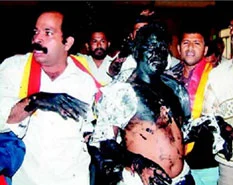 ಅಂದು ಬಿಸಿಸಿಯ ಮೇಯರ್ ಆಗಿದ್ದ ವಿಜಯ್ ಮೋರೆ ಮುಖಕ್ಕೆ ಮಸಿ ಬಳೆದ ಪ್ರಕರಣದ ಸಾಕ್ಷಿ ಈ ಚಿತ್ರ. 