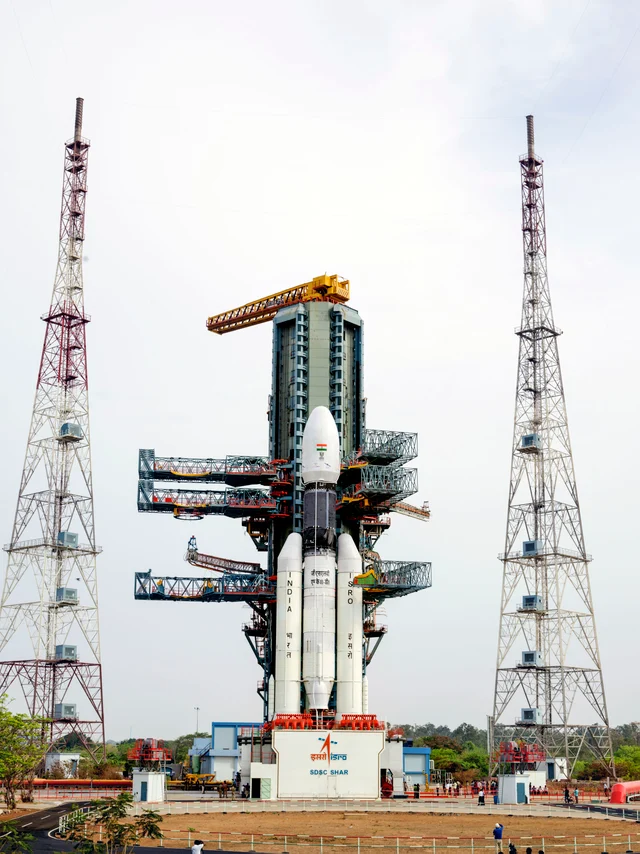 ಜಿಎಸ್ಎಲ್ವಿ ಮಾರ್ಕ್- 3 ಉಪಗ್ರಹ ಉಡಾವಣಾ ವಾಹಕ.