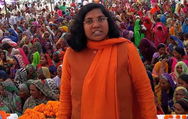 ದೇಶದಲ್ಲಿ ಹಣವನ್ನು ಜನರ ಅಭಿವೃದ್ದಿಗೆ ಬಳಸುವುದು ಬಿಟ್ಟು, ಪ್ರತಿಮೆ ಸ್ಥಾಪನೆಗೆ ಬಳಸಲಾಗುತ್ತಿದೆ ಎಂದು ದೂರಿರುವ ಸಾವಿತ್ರಿ ಬಾಯಿ ಪುಲೆ ಬಿಜೆಪಿಗೆ ರಾಜೀನಾಮೆ ನೀಡಿದ್ದಾರೆ. 