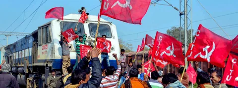 ಎರಡನೇ ದಿನಕ್ಕೆ ಕಾಲಿಟ್ಟ ಮುಷ್ಕರ: ಹಲವೆಡೆ ನೀರಸ ಪ್ರತಿಕ್ರಿಯೆ, ಕೆಲವೆಡೆ ಹಿಂಸಾಚಾರ
