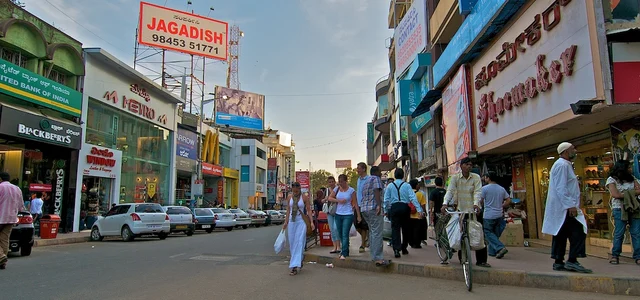 ಬೆಂಗಳೂರಿನ ಮೆಜೆಸ್ಟಿಕ್ ಪಕ್ಕದಲ್ಲಿರುವ ಗಾಂಧಿನಗರದ ಒಂದು ನೋಟ. 