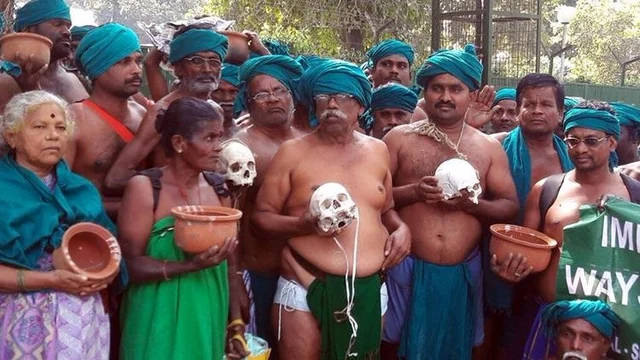 ಮೋದಿ ವಿರುದ್ಧ ತಮಿಳುನಾಡಿನ ರೈತರ ಪ್ರತಿಭಟನೆ.