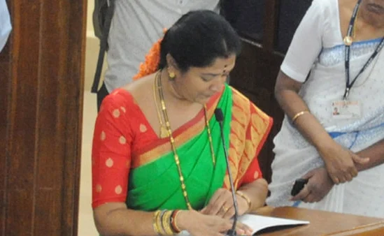 ಸೋಮವಾರ ಬಜೆಟ್ ಮಂಡಿಸಿದ ಬಿಬಿಎಂಪಿ ತೆರಿಗೆ ಮತ್ತು ಆರ್ಥಿಕ ಸ್ಥಾಯಿ ಸಮಿತಿ ಅಧ್ಯಕ್ಷೆ ಹೇಮಲತಾ ಗೋಪಾಲಯ್ಯ