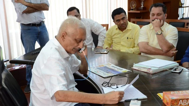 ಮೂಗಿಗೆ ಪೈಪ್ ಇಟ್ಟುಕೊಂಡೇ ಕಚೇರಿಗೆ ಹಾಜರಾಗುತ್ತಿದ್ದ ಮನೋಹರ್ ಪರಿಕ್ಕರ್.