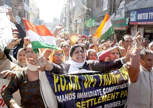 PoK refugees demanding rights. Photo Credit: <a href="http://www.dailyexcelsior.com/pok-refugees-protest-outside-mps-house/" shape="rect">Dailyexcelsior</a>