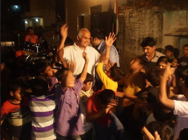 Nahar Singh with a group of Pakistani Hindu children