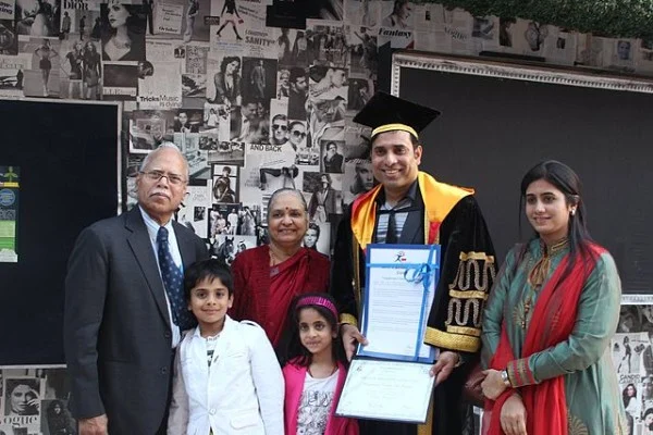 VVS Laxman with his family at Teri University, receiving the doctoral degree. (Wikimedia Commons)