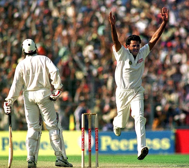 Indian pace bowler Javagal Srinath (R) celebrates after trapping Pakistani batsman Salim Malik (L) leg before wicket (ARKO DATTA/AFP/Getty Images)