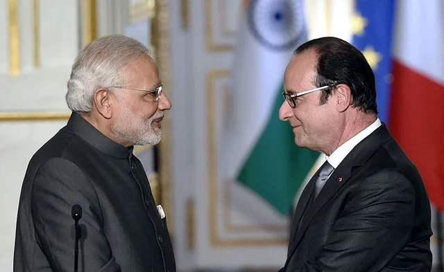 Hollande and Modi shake
hands following a joint statement about the Rafale deal at the Elysee palace. Photo
credit: ALAIN JOCARD/AFP/GettyImages 