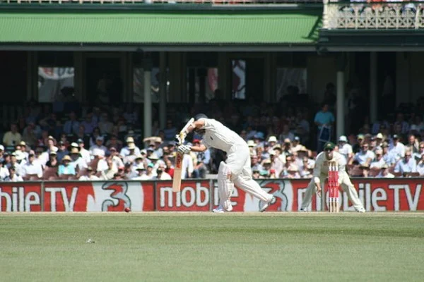 Sachin Tendulkar plays a wristy leg-side flick (Privatemusings/Wikimedia Commons)