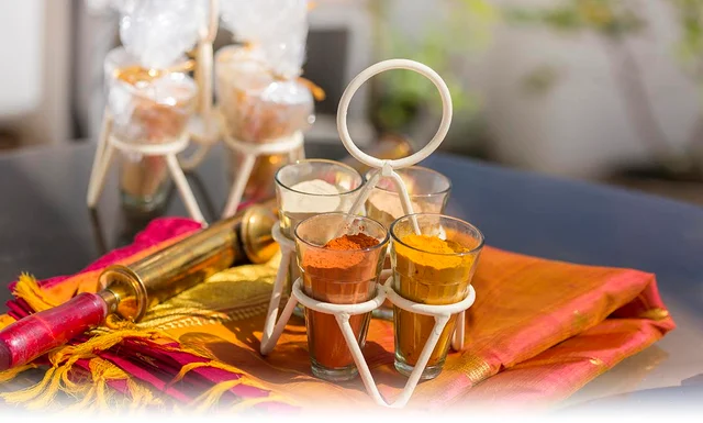 Colour me turmeric, colour me white. 