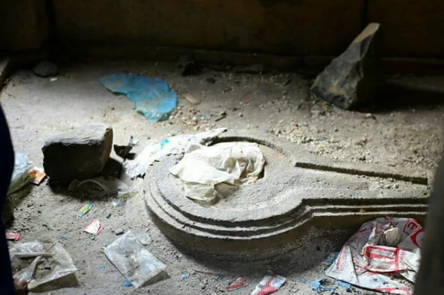 The sanctum sanctorum of the Shri Ramalingeshwara Temple, Hodel village, Kalaburgi, Karnataka before the reclamation activities (Punarutthana Trust)