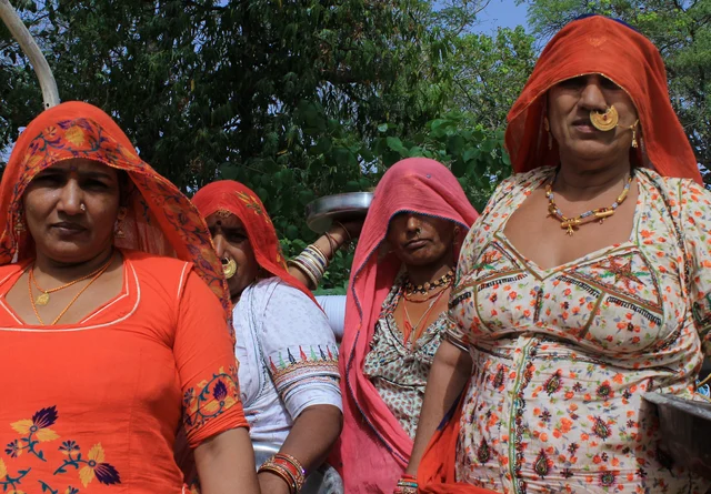 Women of Guda Bishnoi before and after worship of life. 