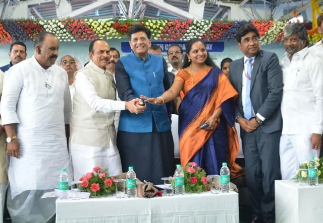 K Kavitha with Railways Minister Piyush Goyal flagging off a train service. (pic via Twitter)