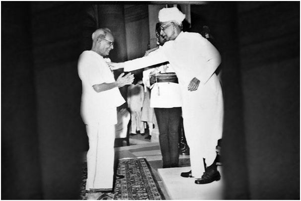 Padmanabhan with Dr S Radhakrishnan, the second president of India. (nss.org.in) 