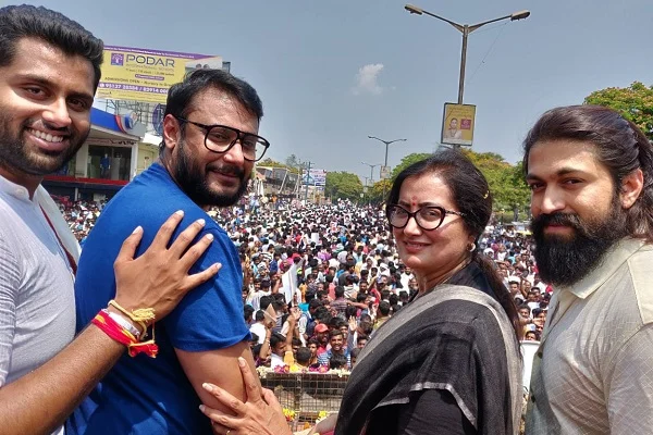 Sumalatha got the full support of the film fraternity during her campaign (@SumalathaA/Twitter)