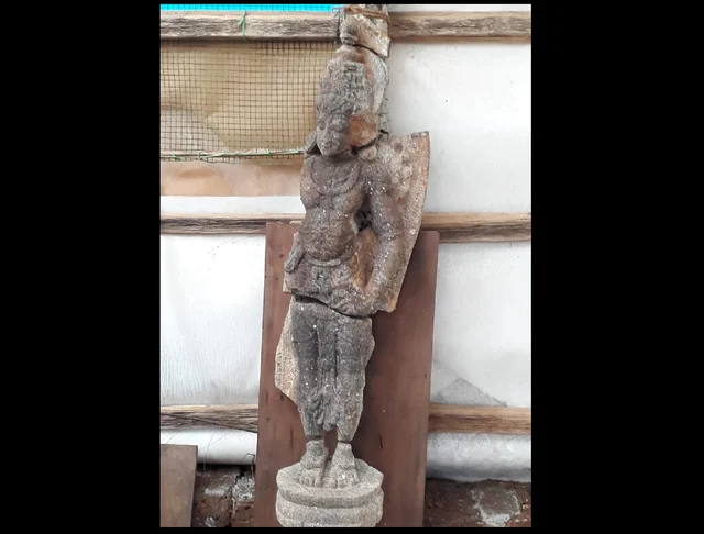 A neglected idol found damaged. 