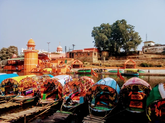 Kashipath 2019 Day-10: A Darshan Of ‘Guha’ At Chitrakoot, And A Lesson For Our Children, In Soulful Living